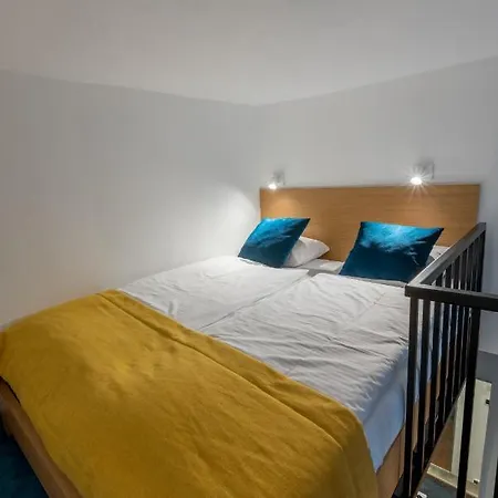 Tcz Wozna מלון דירות *